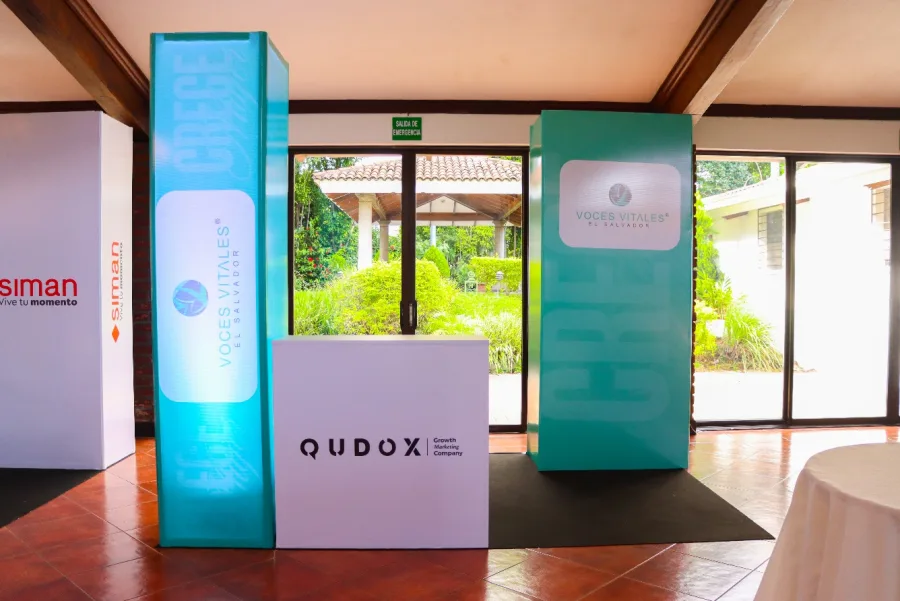 A Gold exhibit space built for a past AviatDo forum