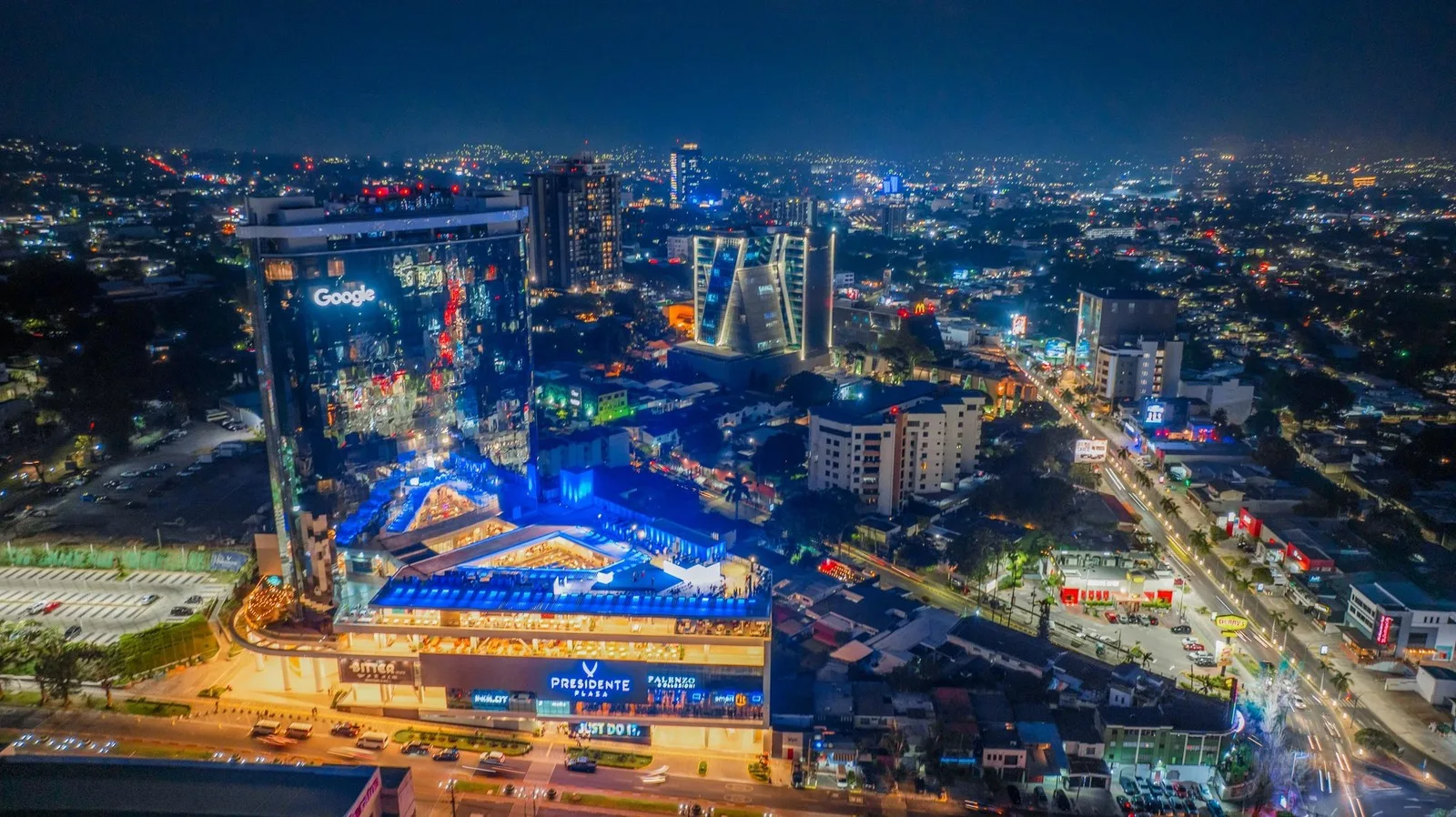 Presidente Plaza at night